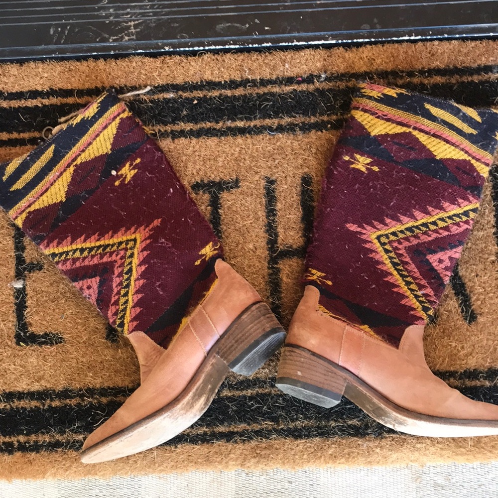 Steve Madden Aztec boots size 6